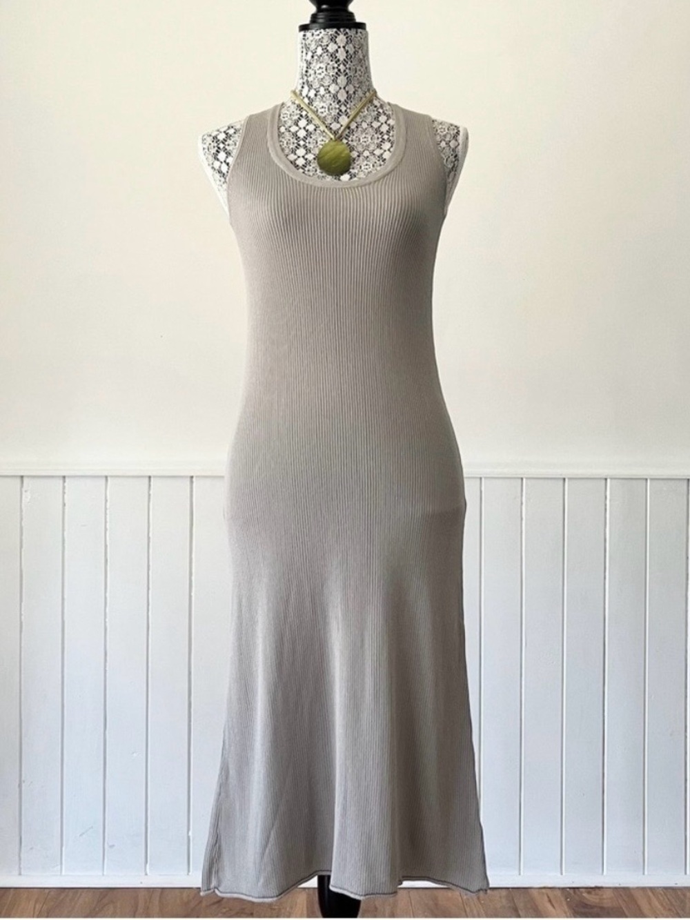 SLEEVELESS RIBBED TANK MIDI DRESS